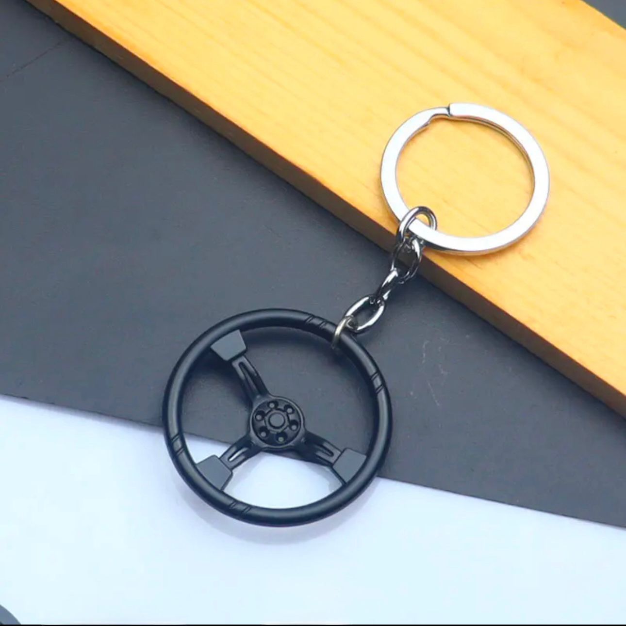 STEERING WHEEL KEYCHAIN -BLACK
