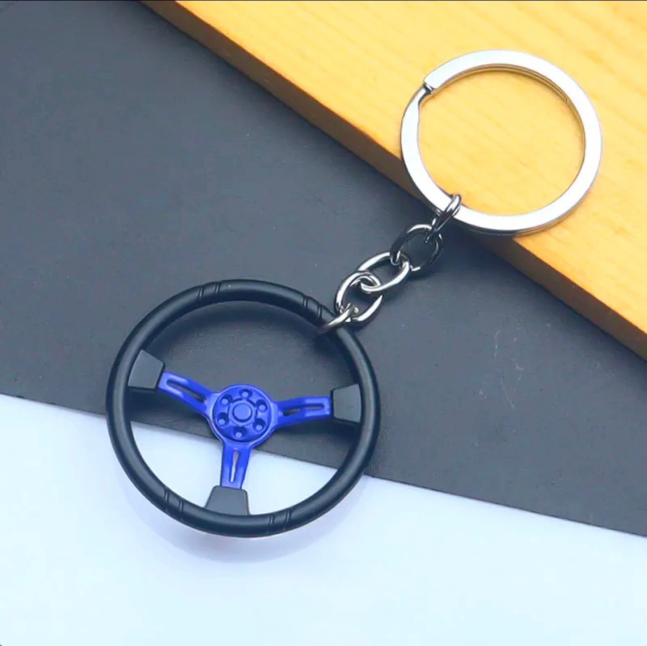 STEERING WHEEL KEYCHAIN -BLUE